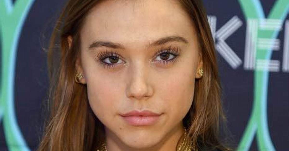 Alexis Ren Height, Weight, Age, Boyfriend, Family, Facts, Biography