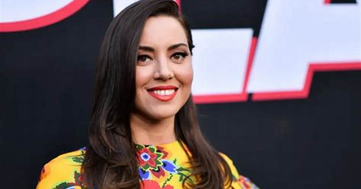 Aubrey Plaza - Bio, Age, Net Worth, Height, in Relation, Nationality, Body Measurement, Career