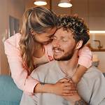 Caitlin v Was Helping Couples Long Before 'Good Sex' on Discovery Plus |