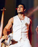 Carlos Rivera: Unleashing the Vocals and Standing Tall