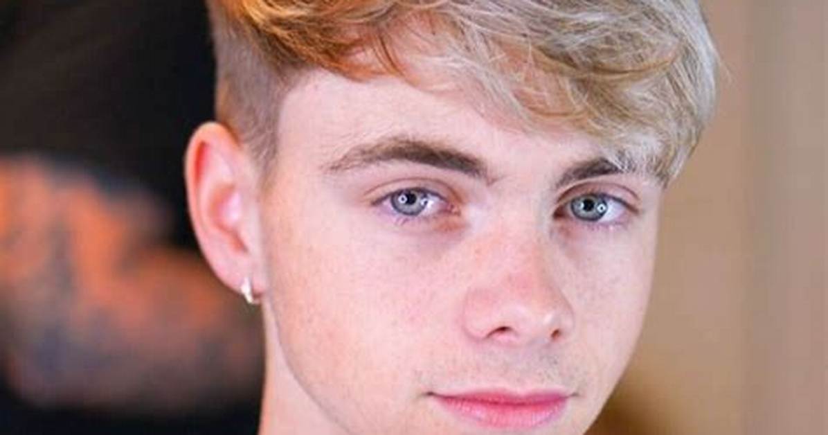 Corbyn Besson Height, Weight, Net Worth, Age, Birthday, Wikipedia, Who, Nationality, Biography
