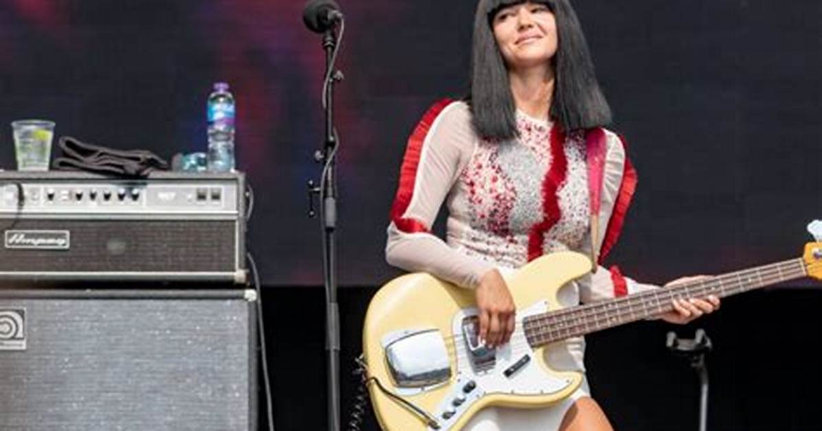 Does Laura Lee Khruangbin Wear a Wig?