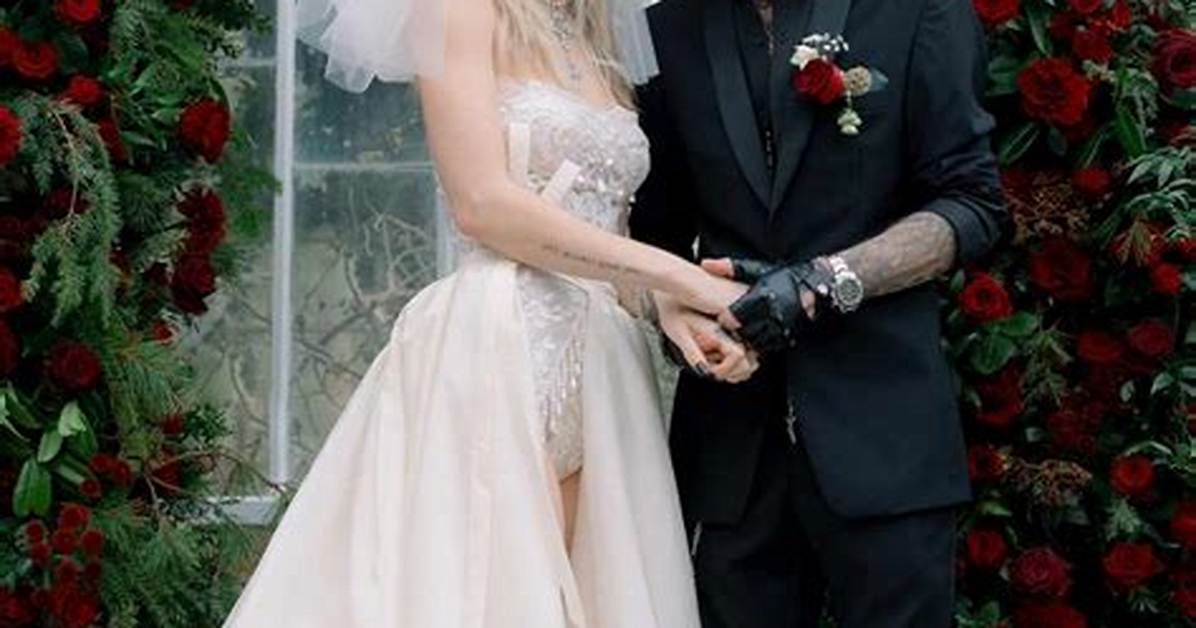 Is Dave Navarro in a Relationship? Celebrity. Fm #1 Official Stars, Business & People Network |