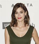 Lizzy Caplan Biography, Movies, Tv Shows and Her Weight Loss Journey