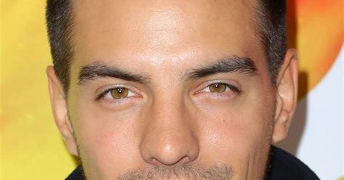 Moxvlog | Vadhir Derbez - Age, Family, Bio