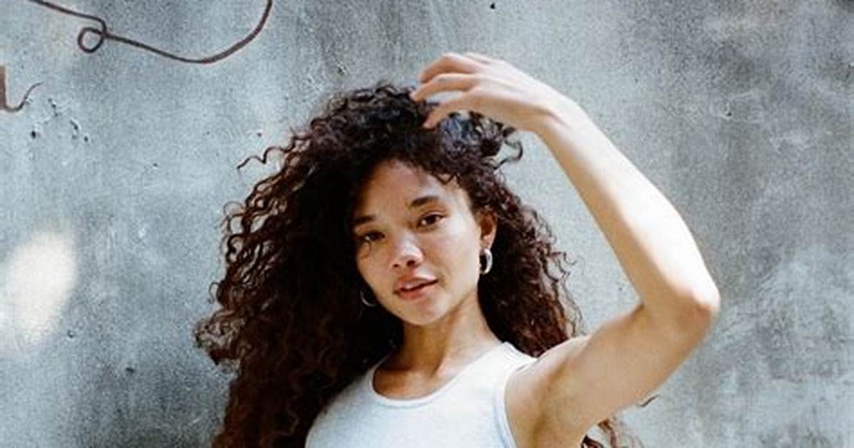 Uncover the Secrets of Ashley Moore and Jeremy Allen White's Enduring Love Story