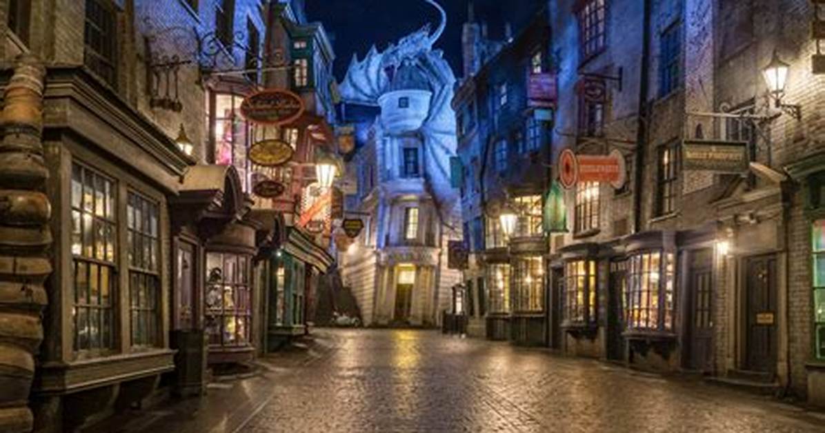 Which Is Better Harry Potter Diagon Alley or Hogsmeade?