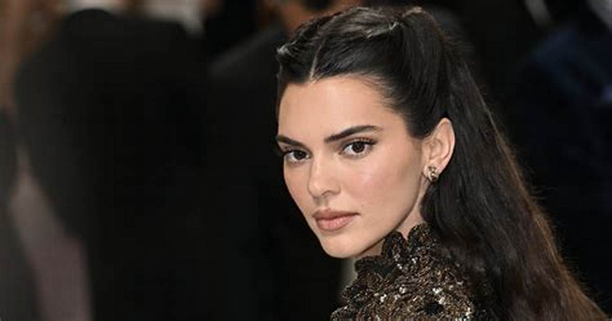 Why Does Kendall Pick up over Lucy? Celebrity. Fm #1 Official Stars, Business & People Networ ·